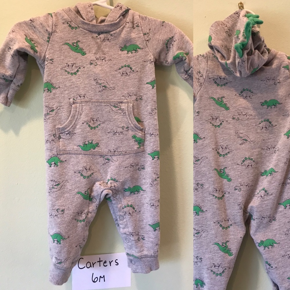 Carter’s Dinosaur onesie 🦕 🦖